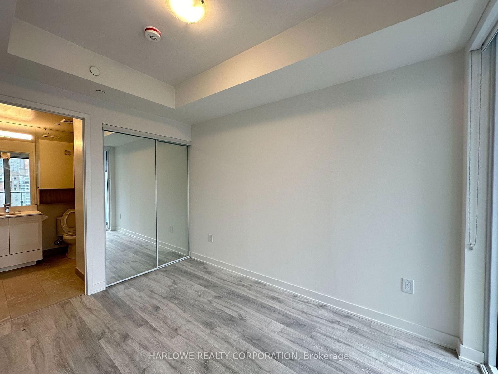 135 Lower Sherbourne St, unit 869 W for rent - image #8