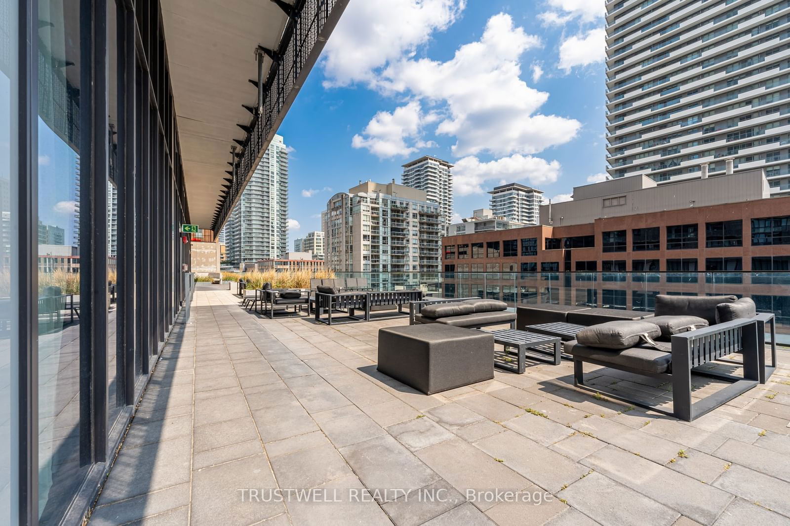 8 Eglinton Ave E, unit 2106 for sale