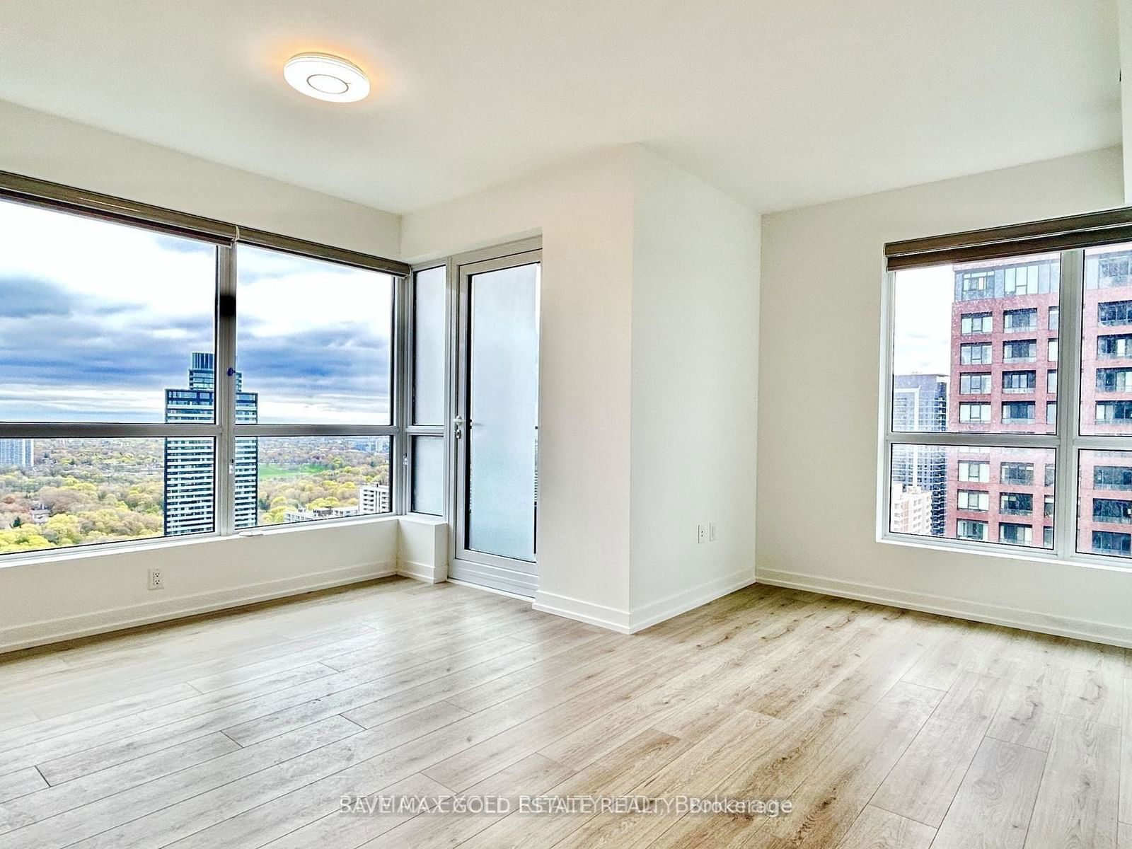 395 Bloor St E, unit 5210 for sale