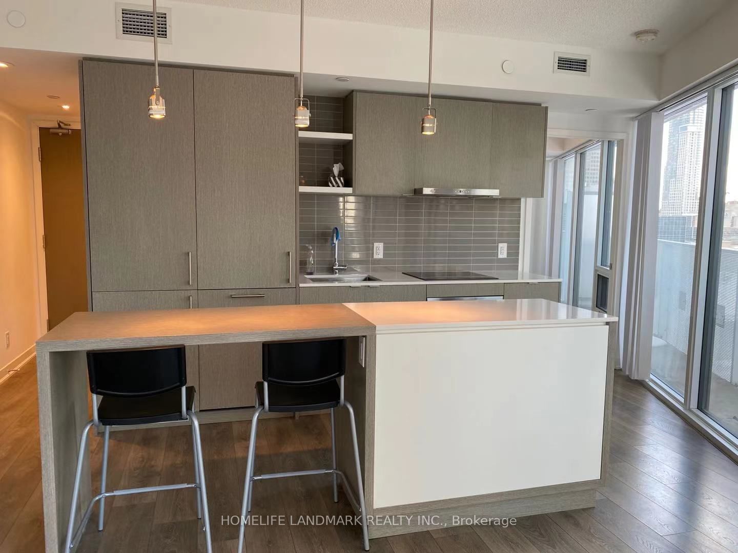 100 Harbour St, unit 1607 for rent