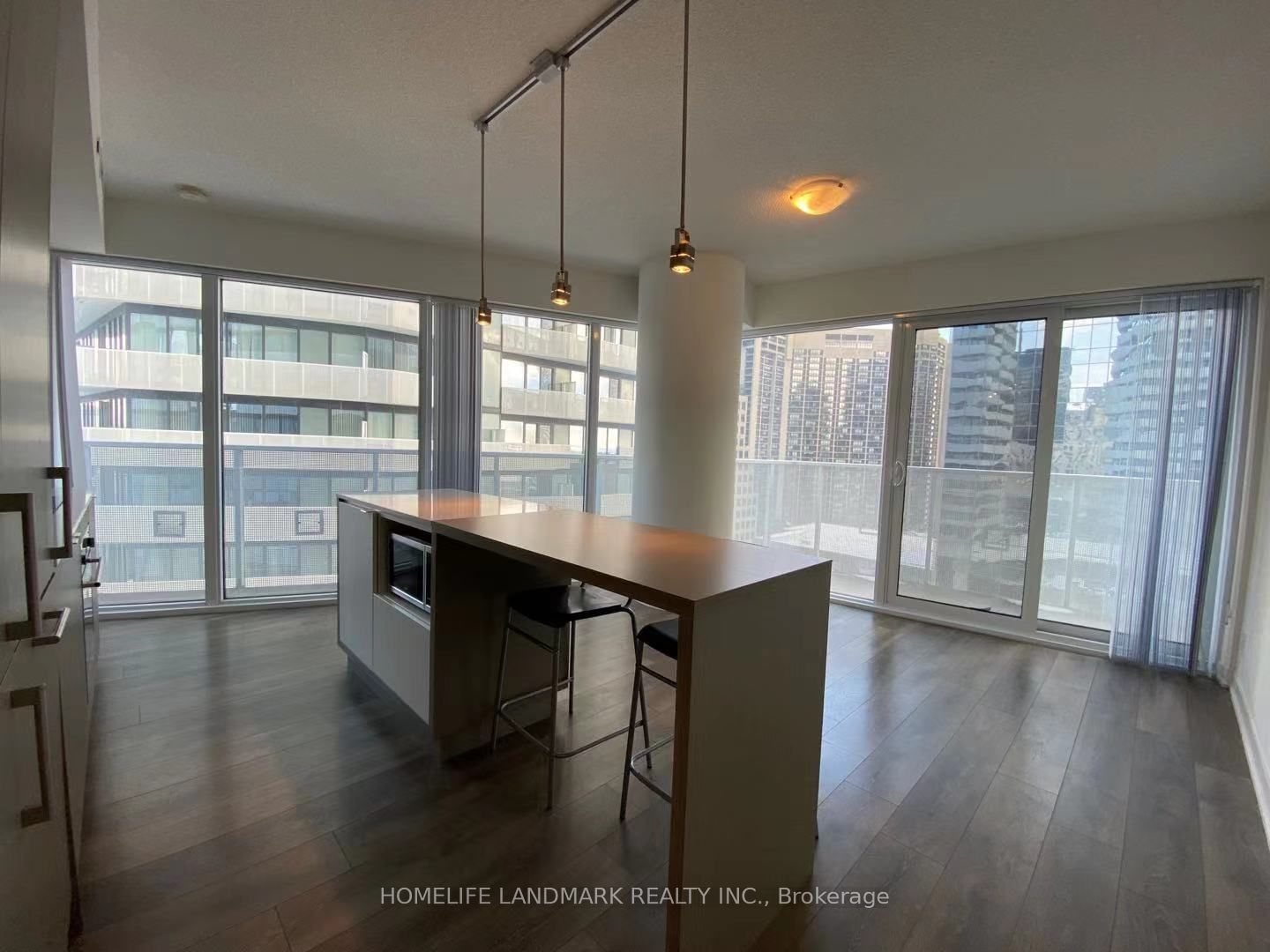 100 Harbour St, unit 1607 for rent