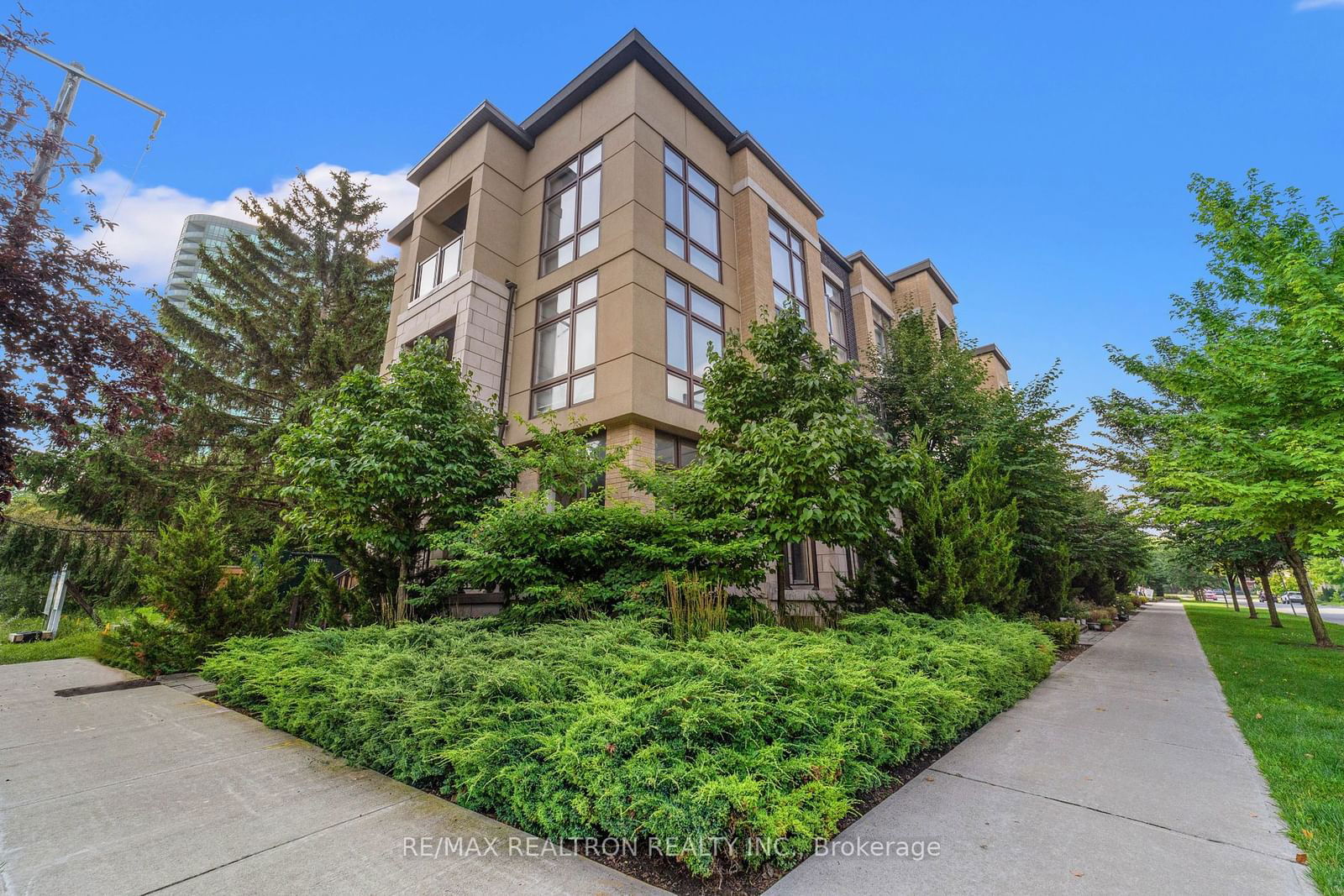 27 Eldora Ave, unit 68 for sale - image #4