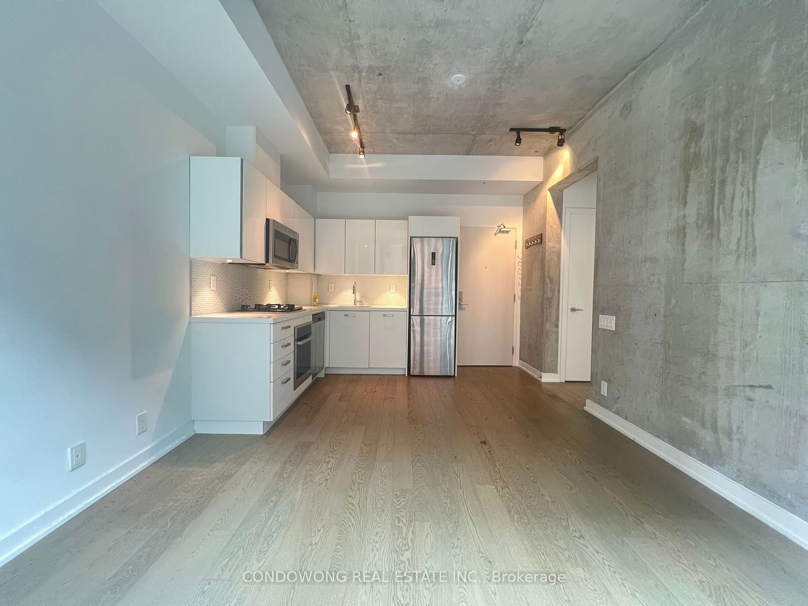 39 Brant St, unit 210 for rent - image #1