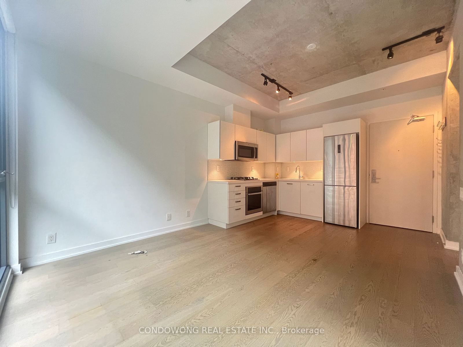 39 Brant St, unit 210 for rent - image #5