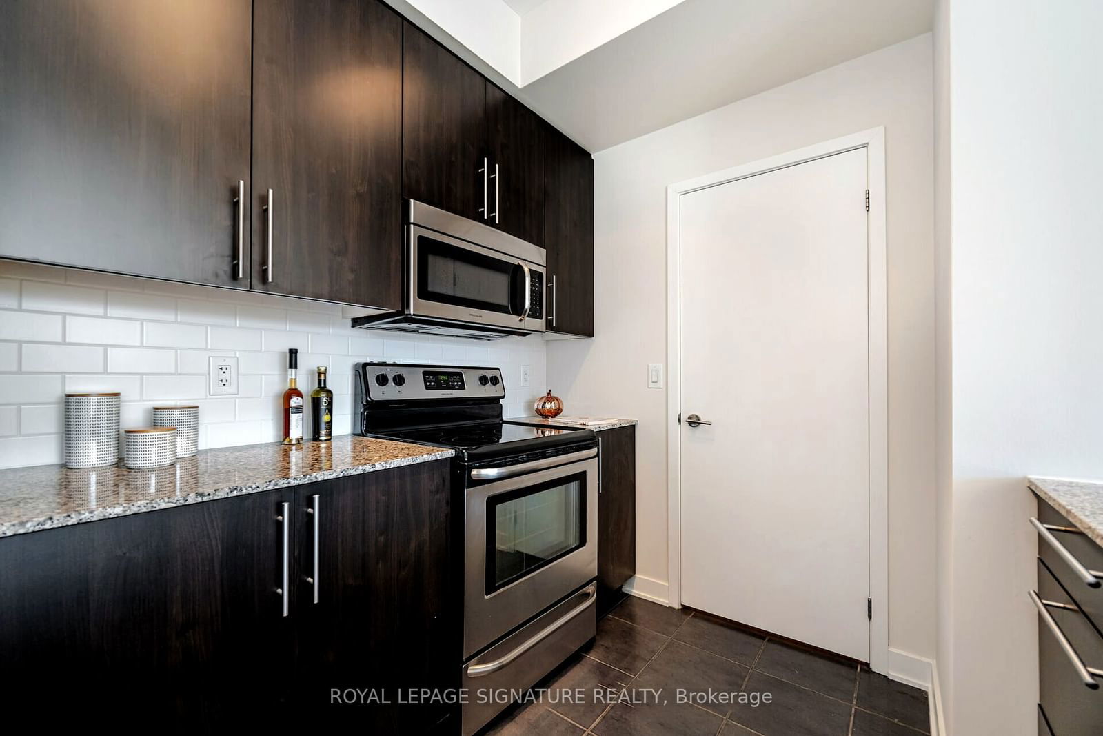 400 Wellington St W, unit 908 for rent - image #10