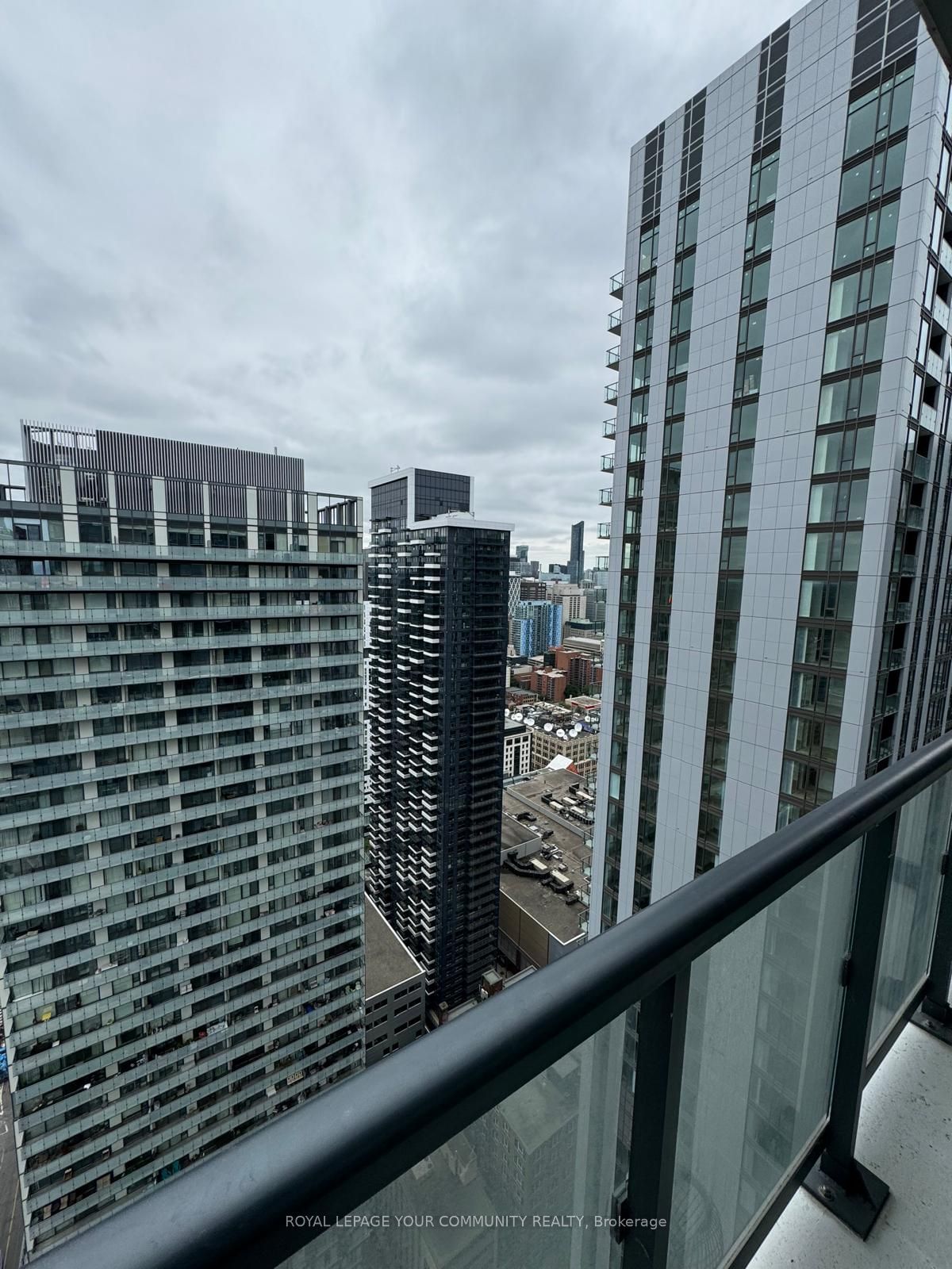 87 Peter St, unit 4107 for rent