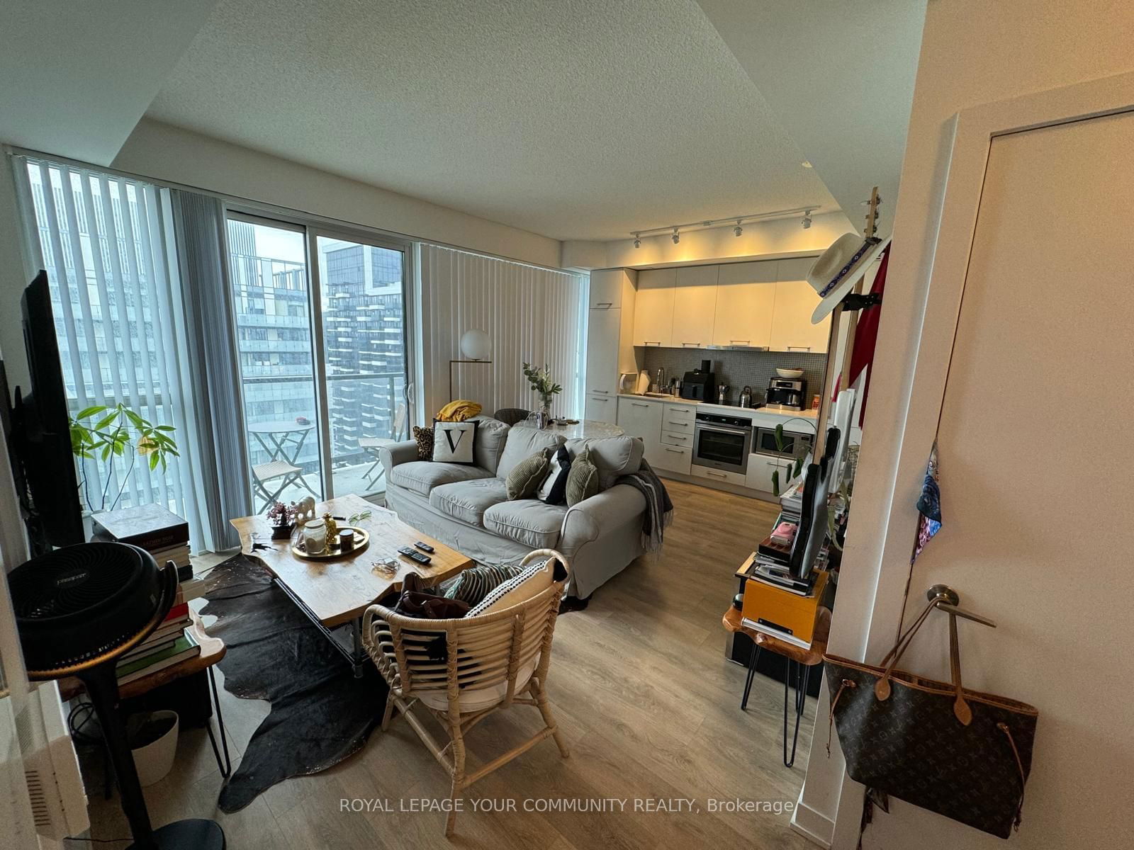 87 Peter St, unit 4107 for rent