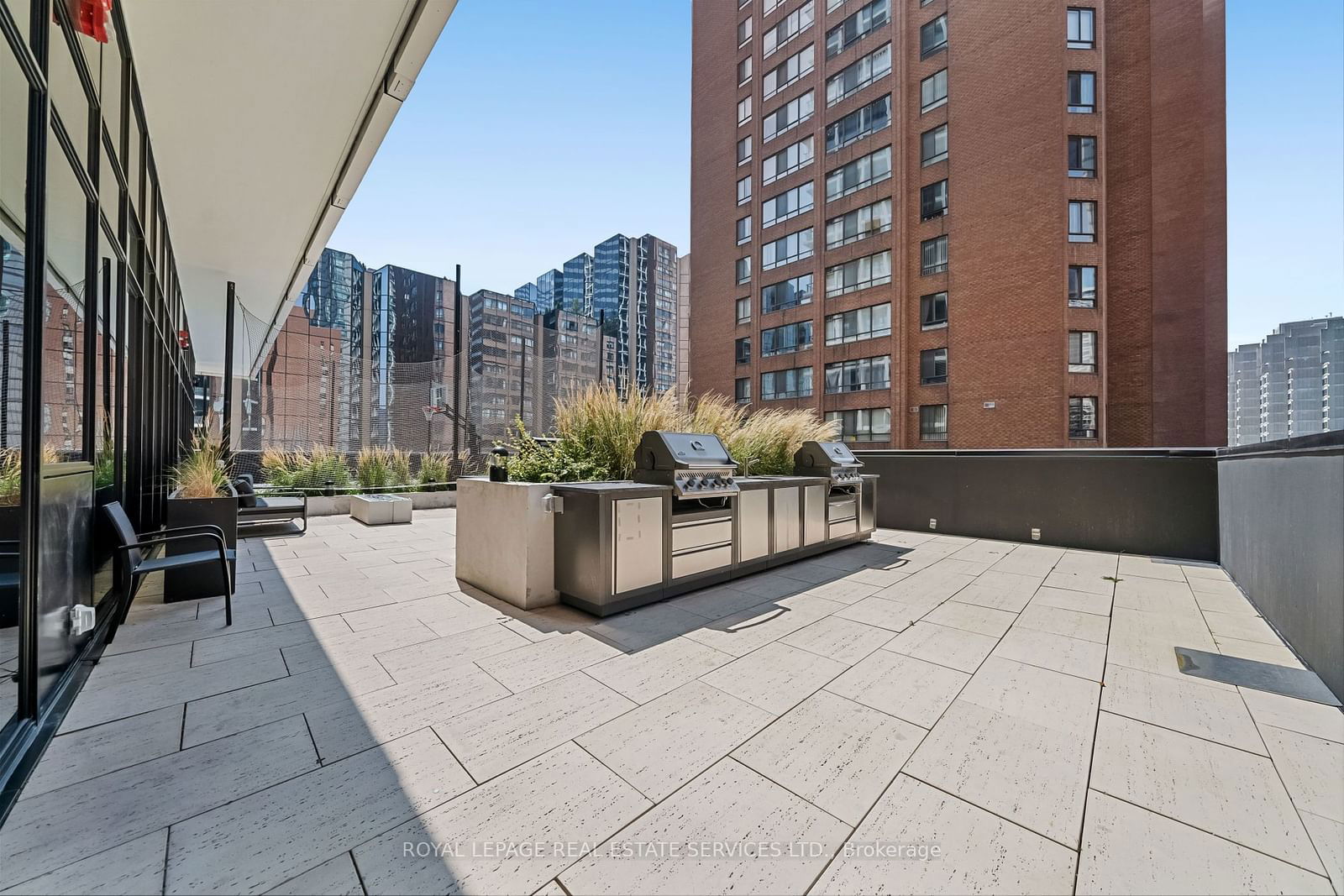 20 Edward St E, unit 903 for rent