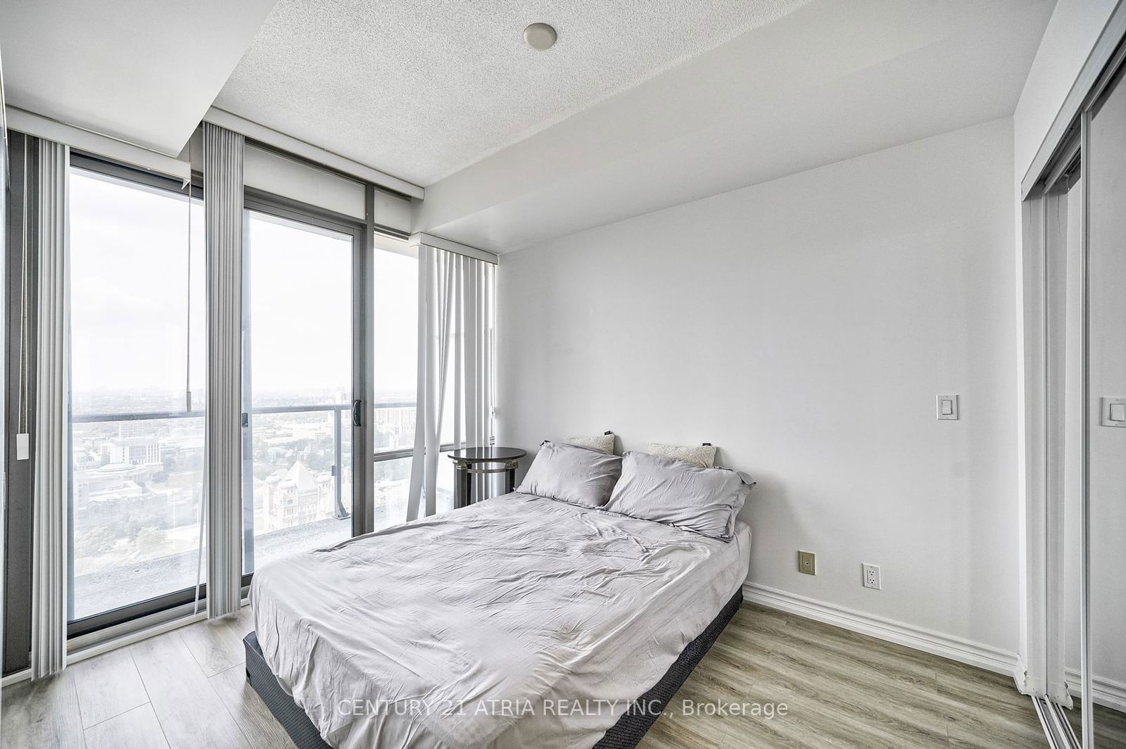 832 Bay St, unit 3802 for rent - image #24