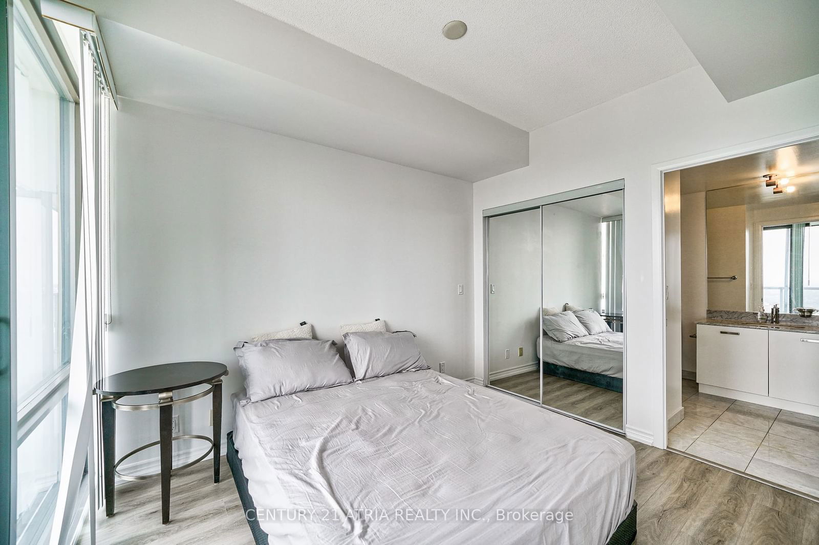 832 Bay St, unit 3802 for rent - image #26