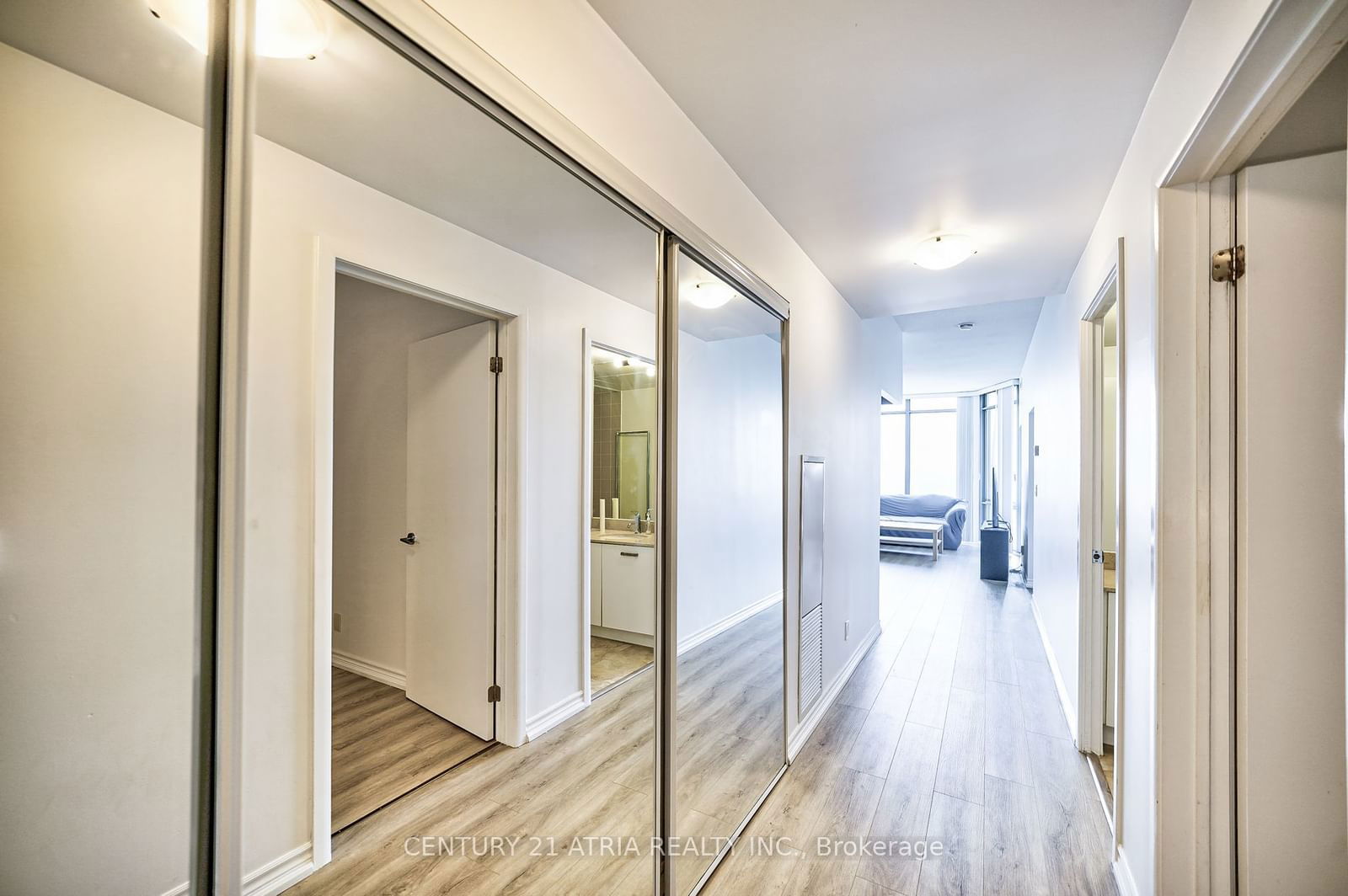 832 Bay St, unit 3802 for rent - image #6