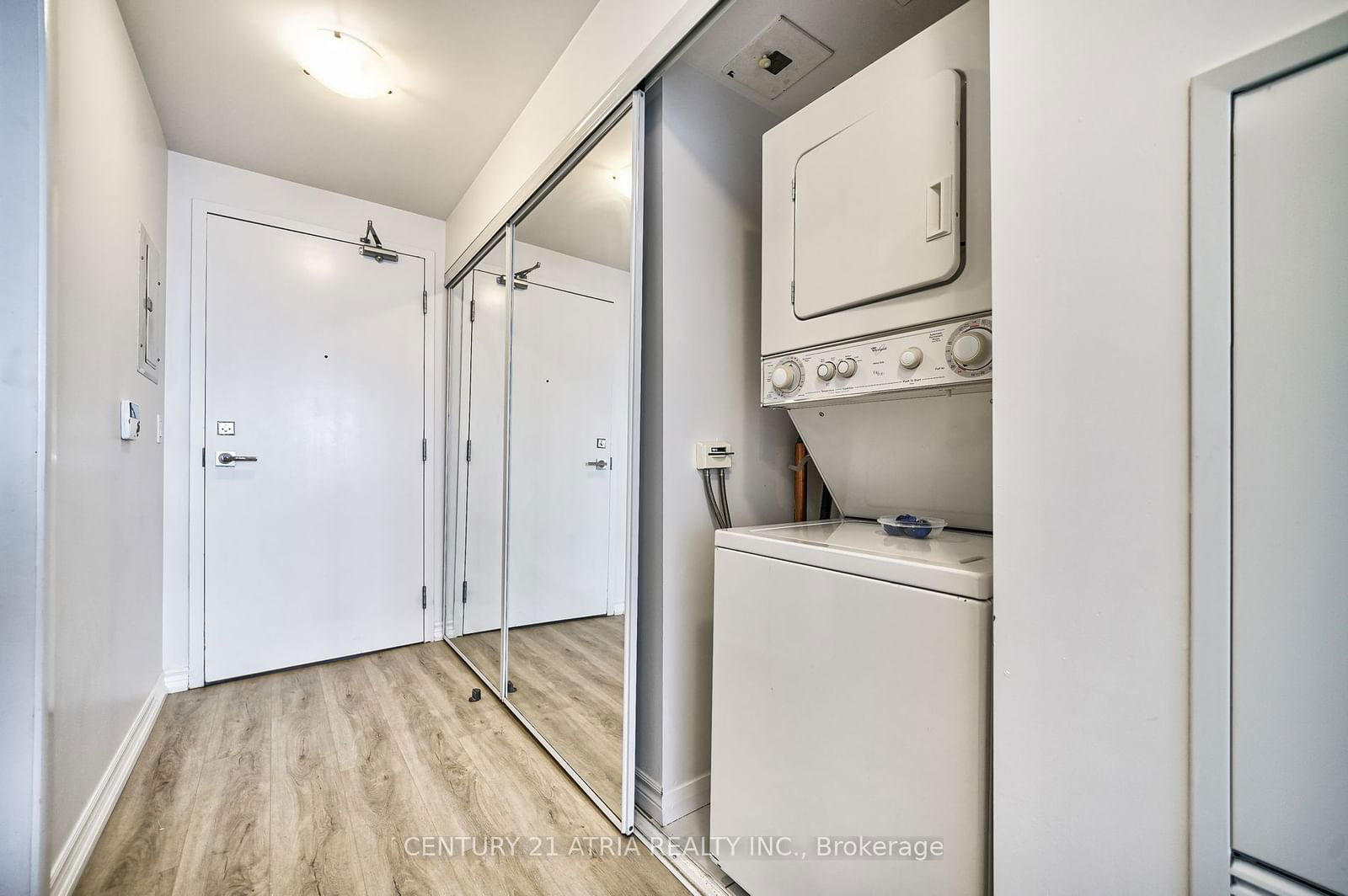 832 Bay St, unit 3802 for rent - image #7