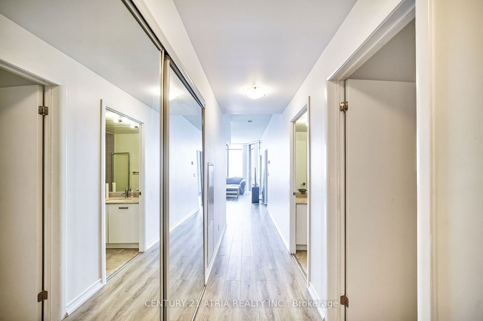 832 Bay St, unit 3802 for rent - image #8