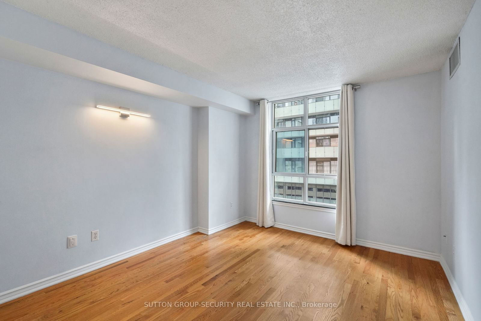 105 Victoria St, unit 908 for sale