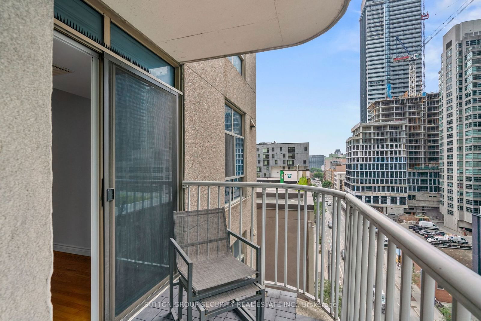 105 Victoria St, unit 908 for sale