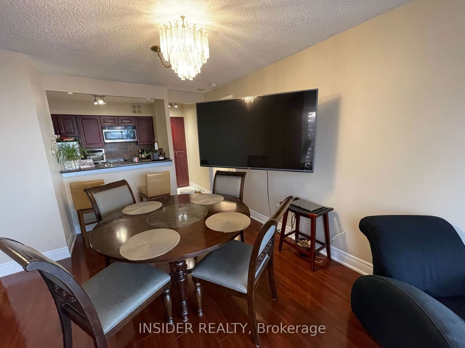 1055 Bay St, unit 1911 for rent - image #2