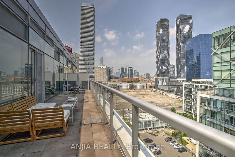 29 Queens Quay E, unit ph1209 for sale