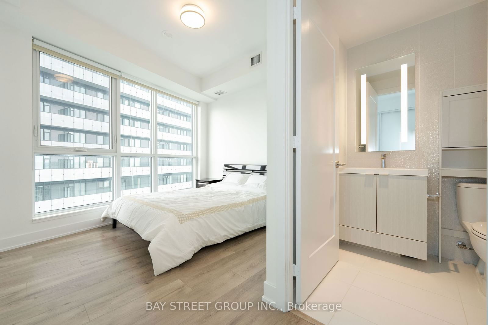 585 Bloor St E, unit 2922 for sale