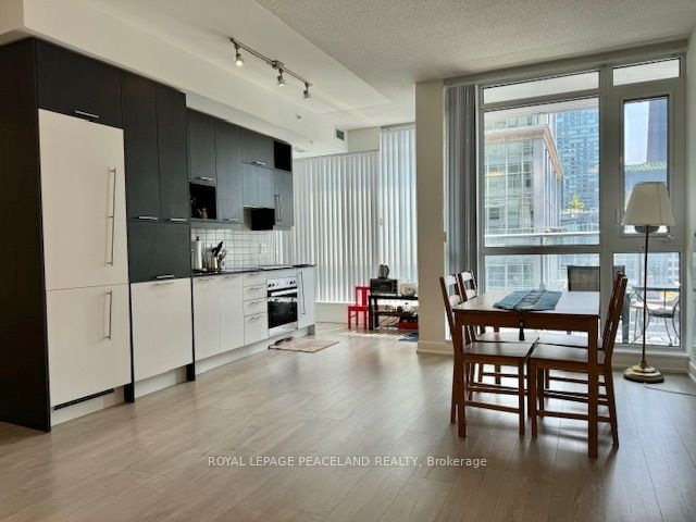 30 Nelson St, unit 1006 for rent - image #4