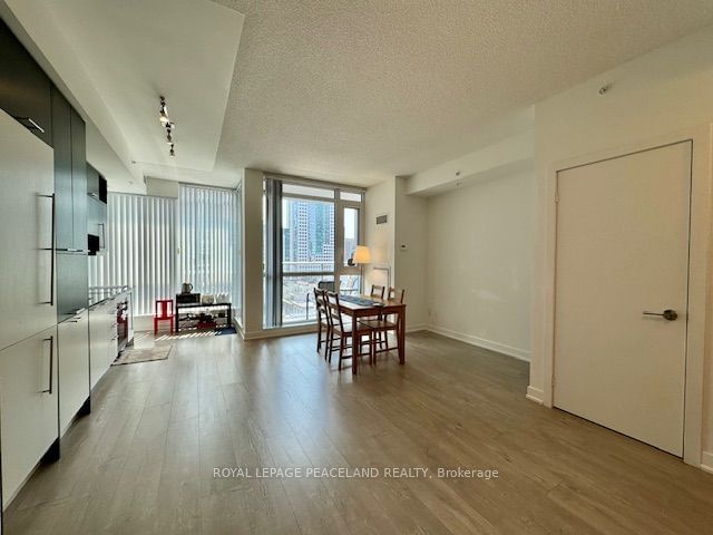 30 Nelson St, unit 1006 for rent - image #5