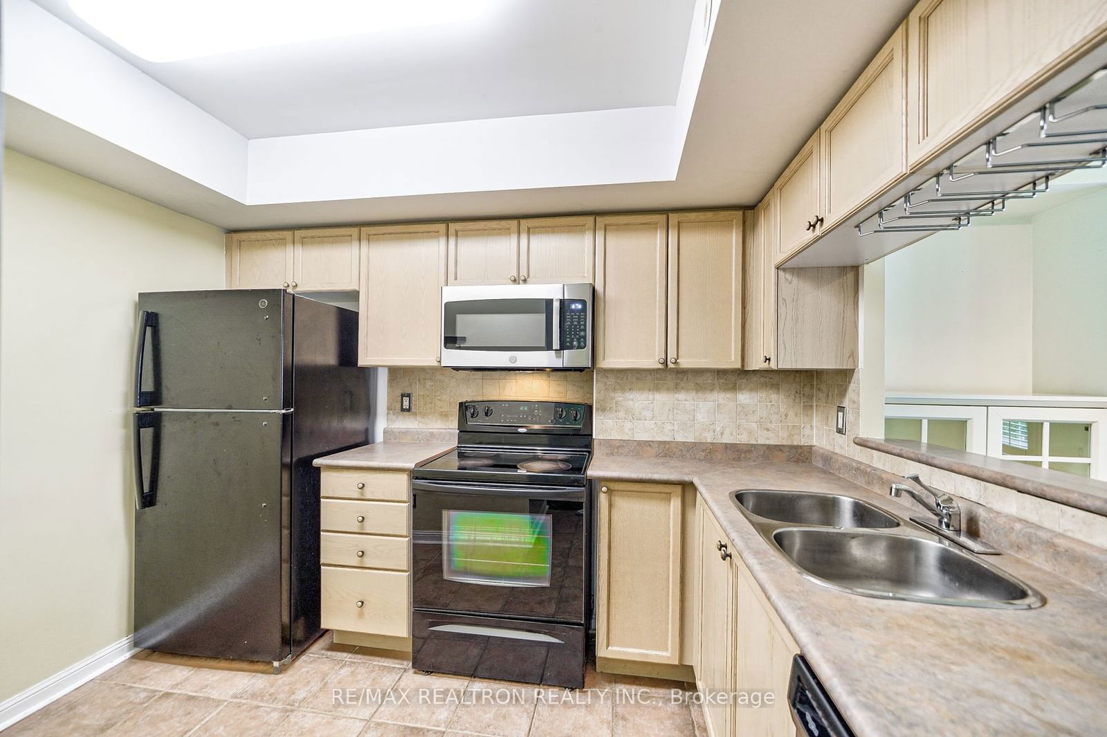 5 Everson Dr, unit 818 for rent - image #8