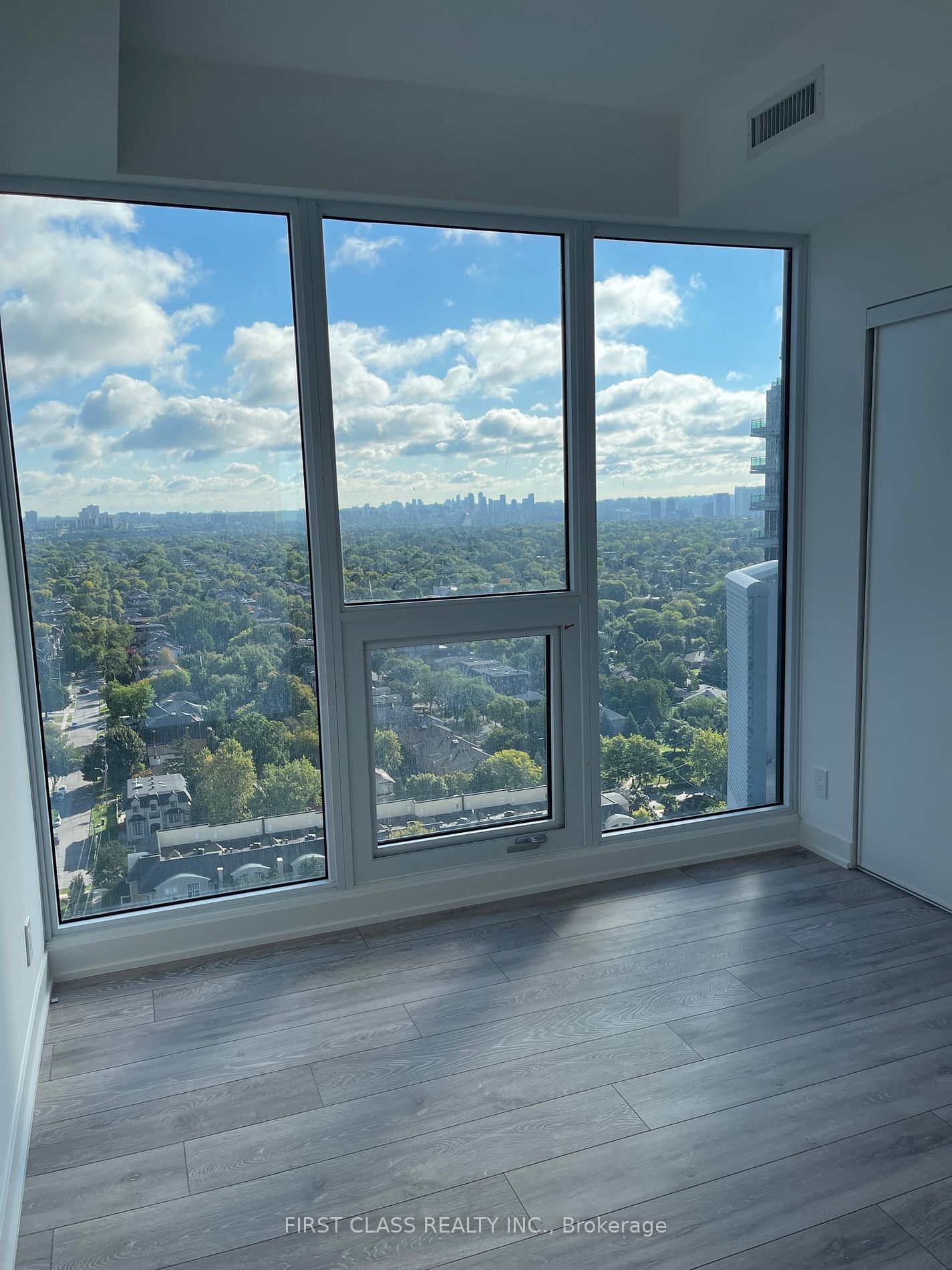 15 Holmes Ave, unit 2311 for rent - image #4