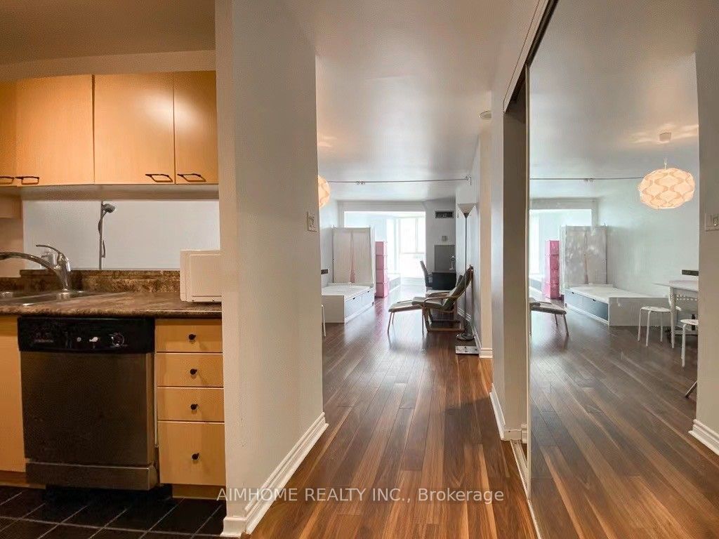 1055 Bay St, unit 1708 for rent