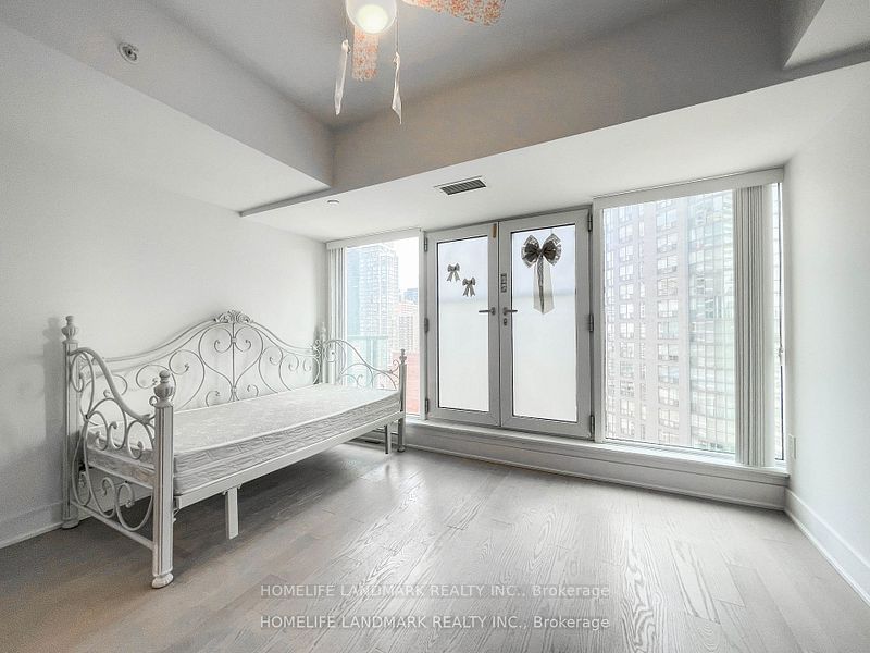 955 Bay St, unit 1617 for rent