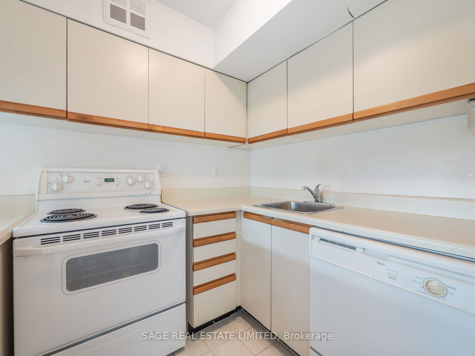 86 Gerrard St E, unit 4D for sale