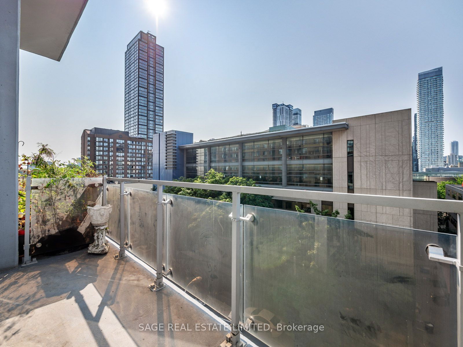 Gerrard Place, Downtown, Toronto