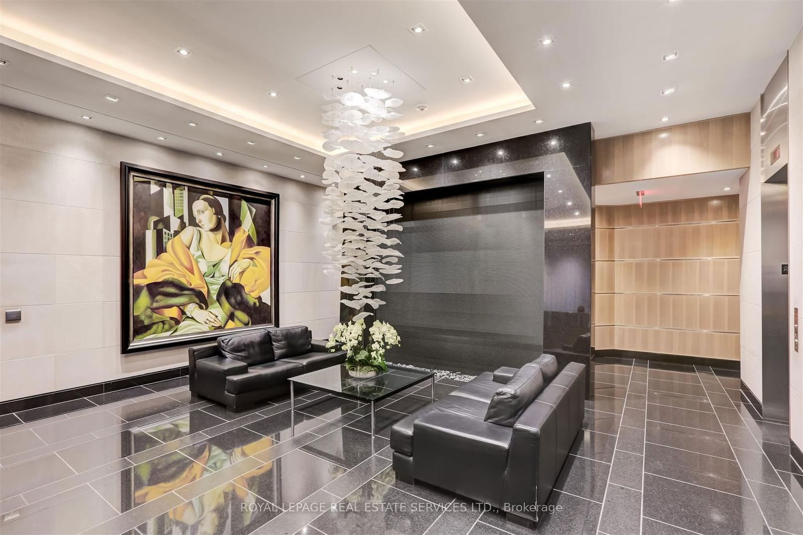 206 Bloor St W, unit 902 for sale - image #2