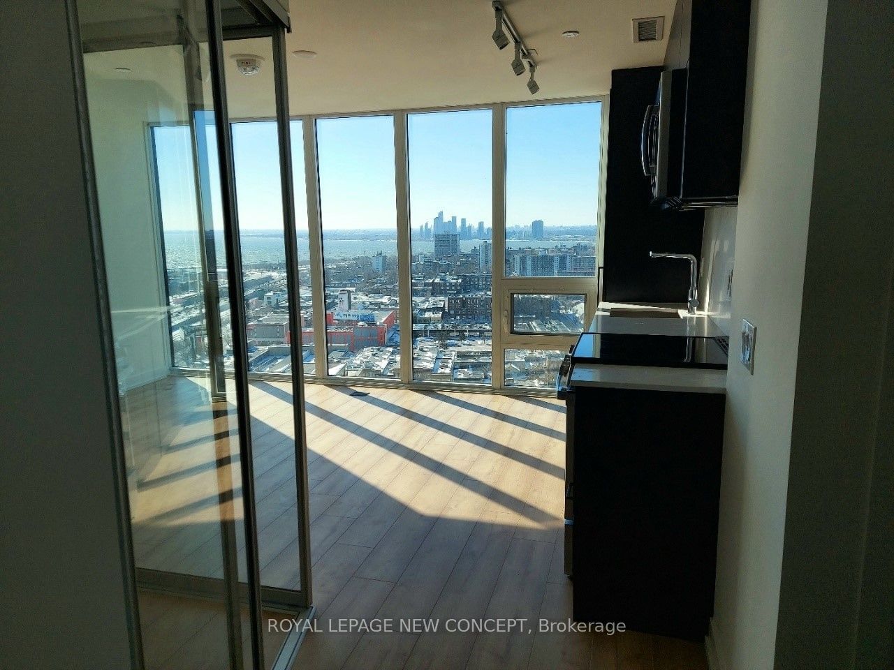 135 East Liberty St, unit 2404 for rent - image #8