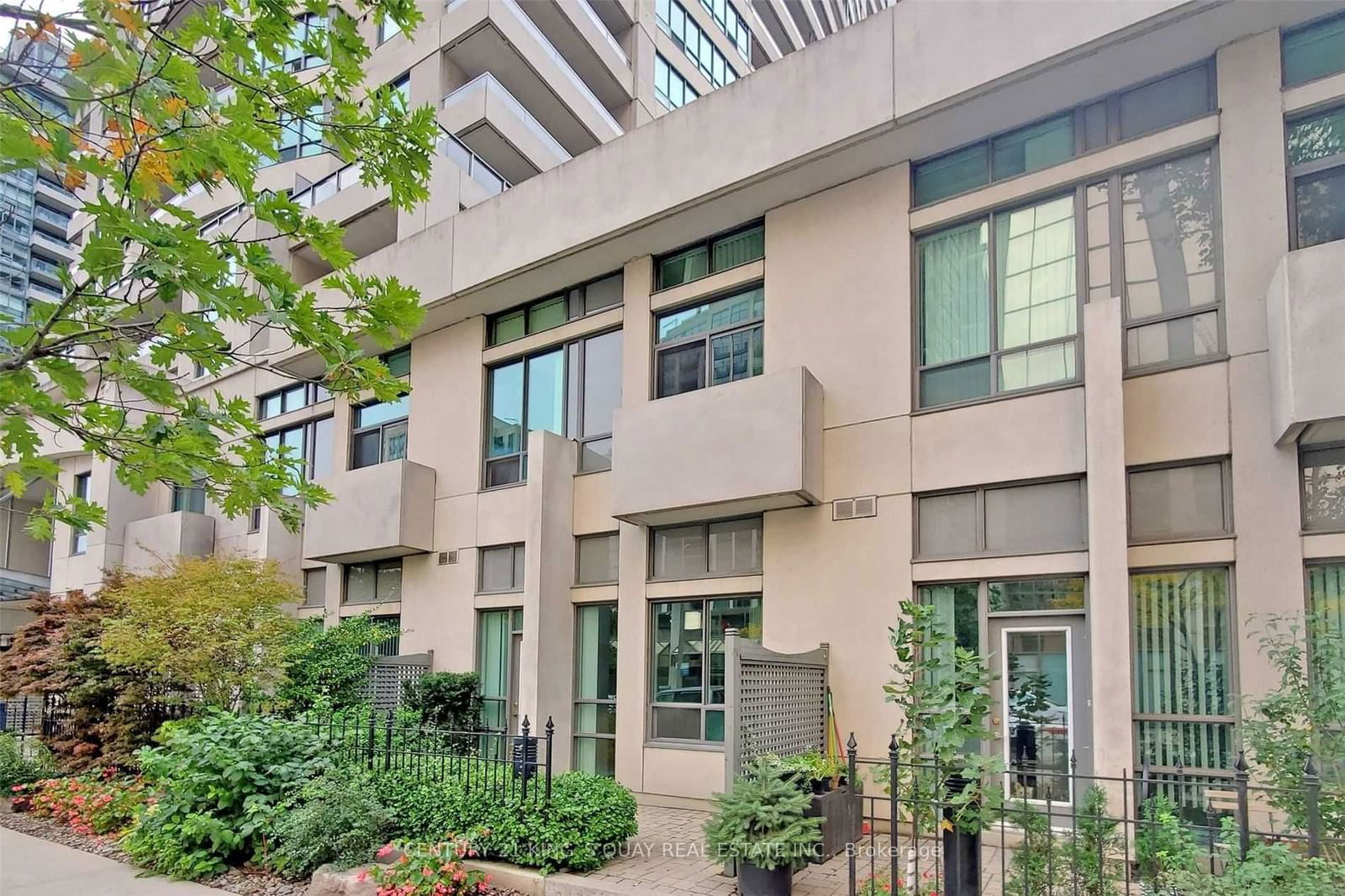 23 Hollywood Ave, unit 107 for rent - image #4