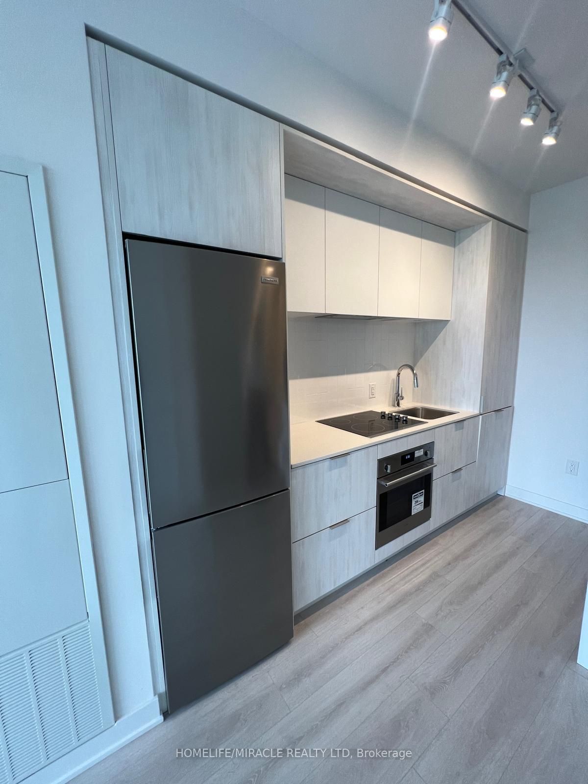 130 River St, unit E1812 for rent - image #8