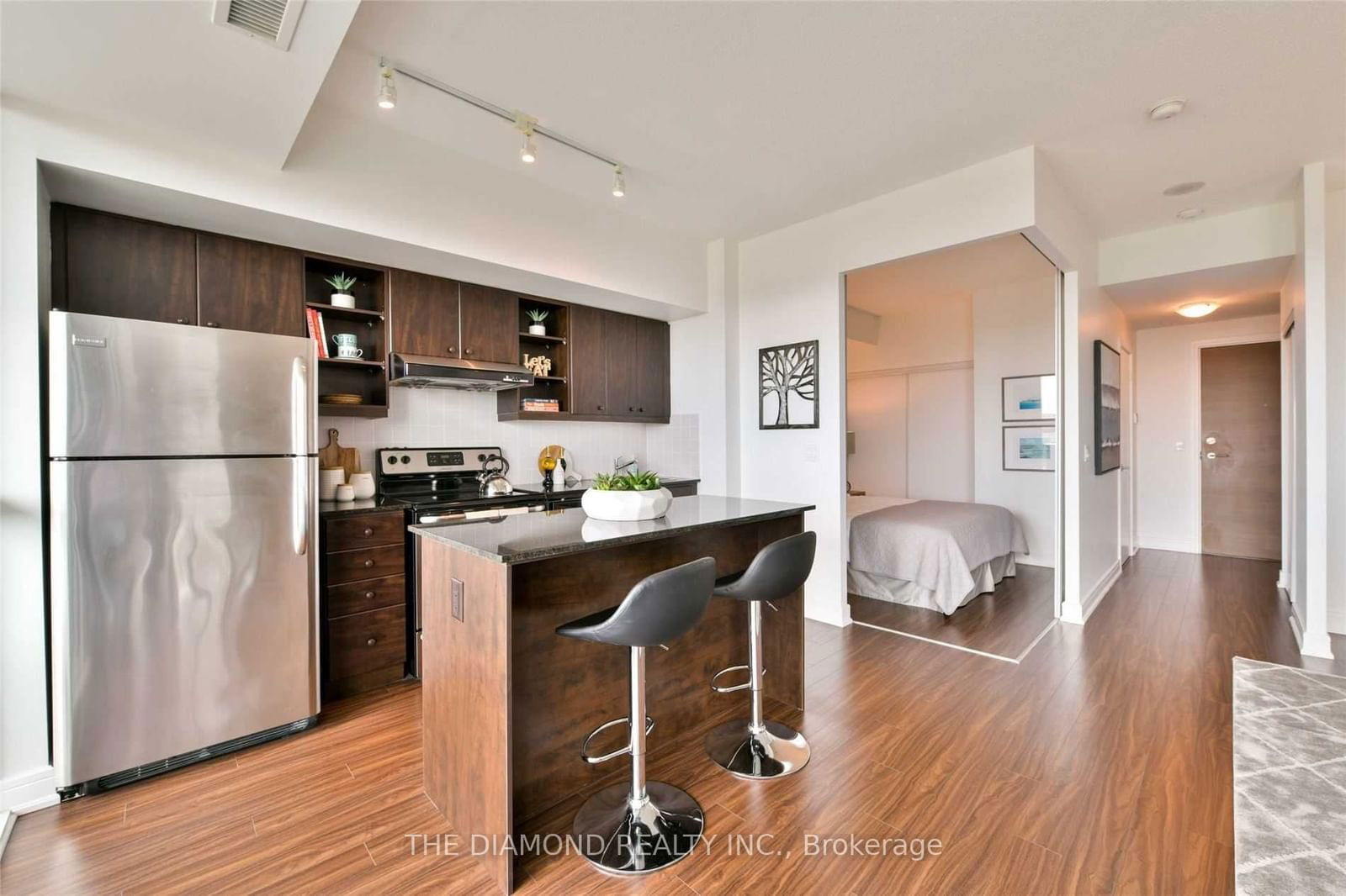 35 Brian Peck Cres, unit 826 for sale - image #4