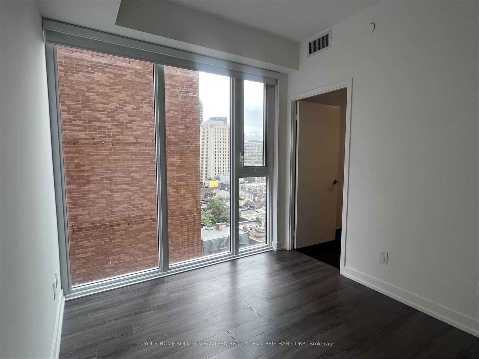 20 Edward St, unit 1016 for rent - image #4