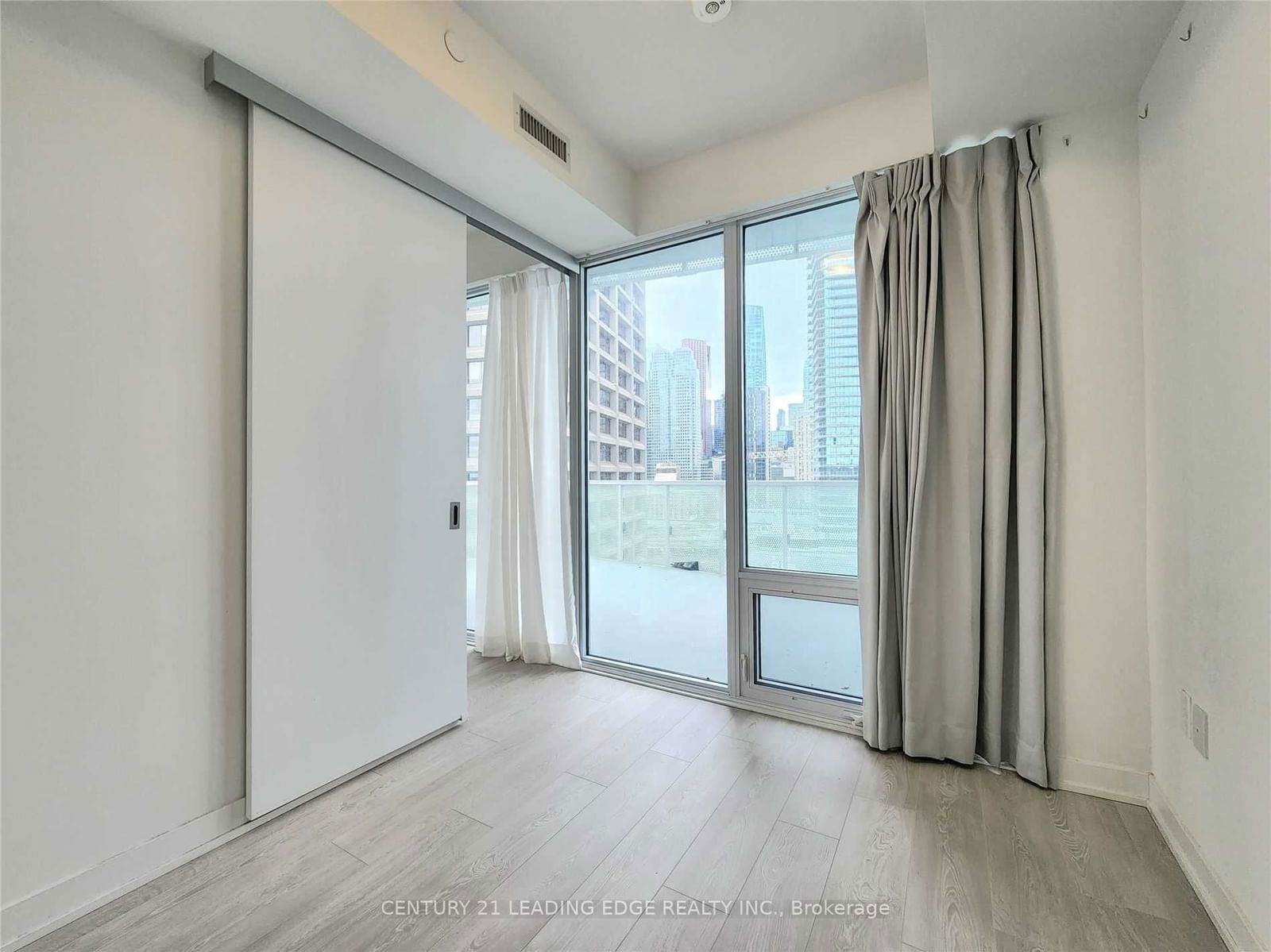 15 Queens Quay E, unit 1407 for sale