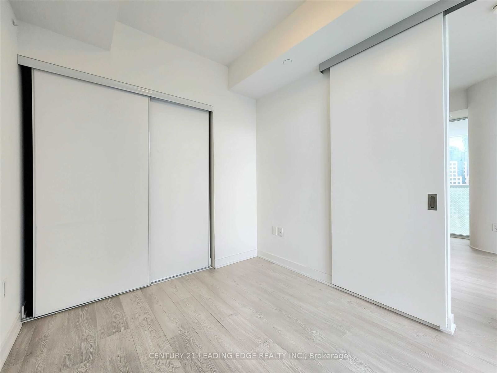 15 Queens Quay E, unit 1407 for sale