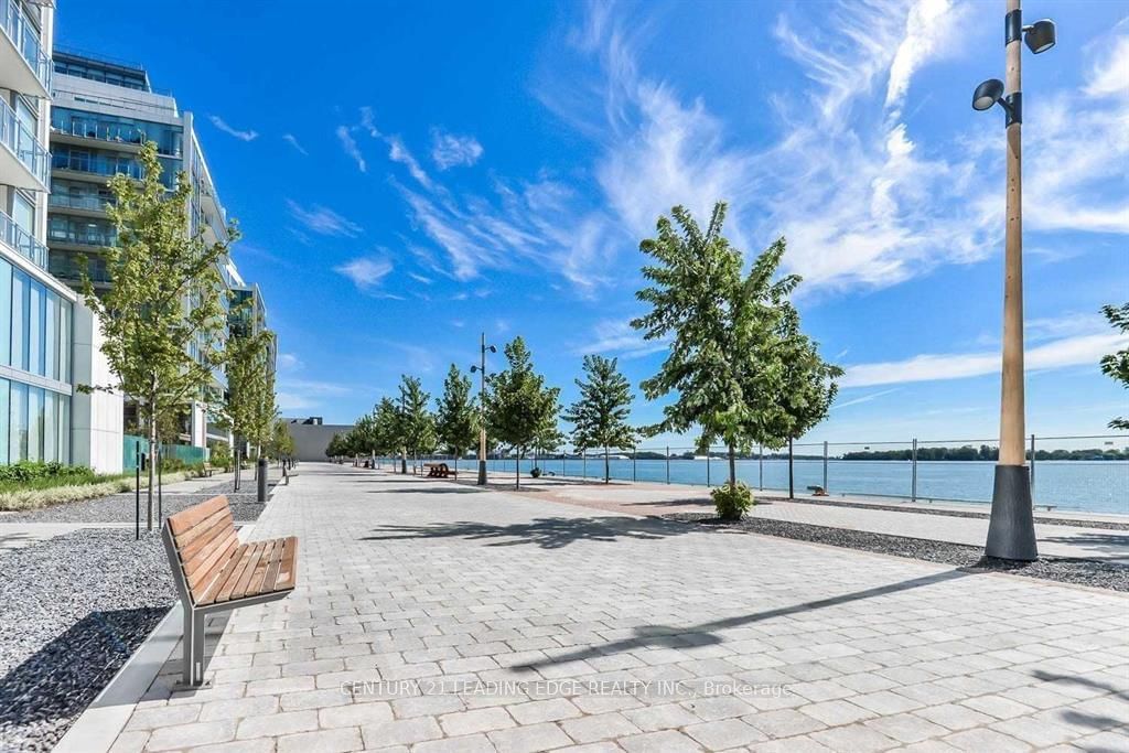 15 Queens Quay E, unit 1407 for sale