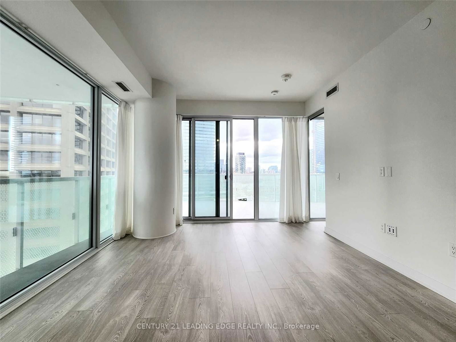 15 Queens Quay E, unit 1407 for sale