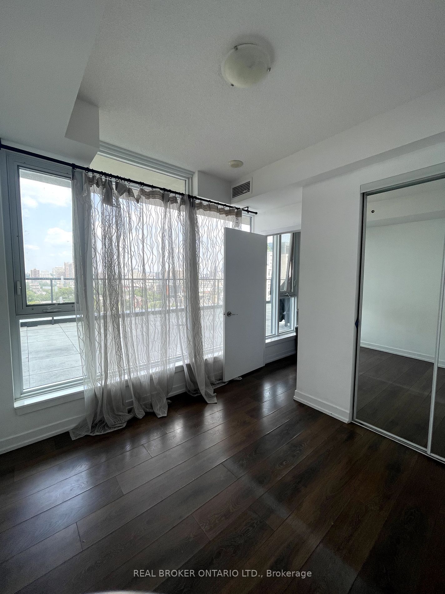 297 College St, unit 1608 for rent - image #6