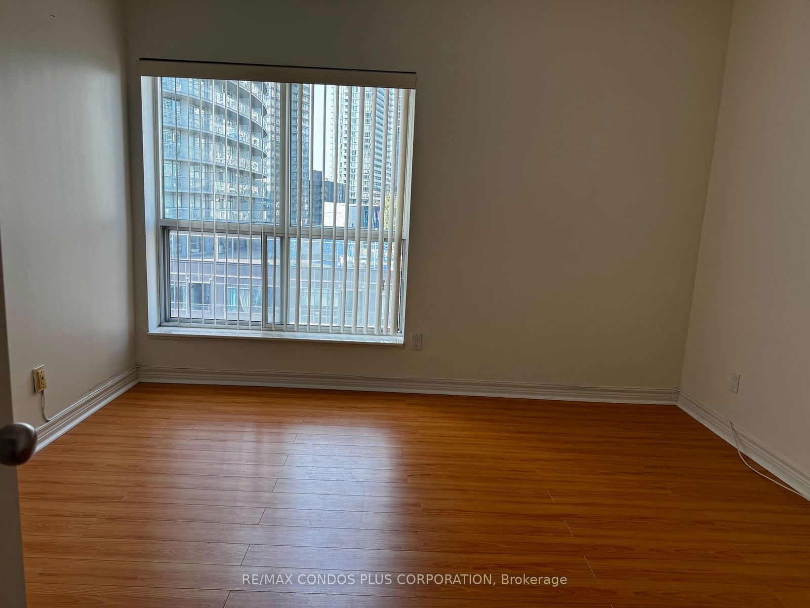 600 Queens Quay W, unit 1002 for rent