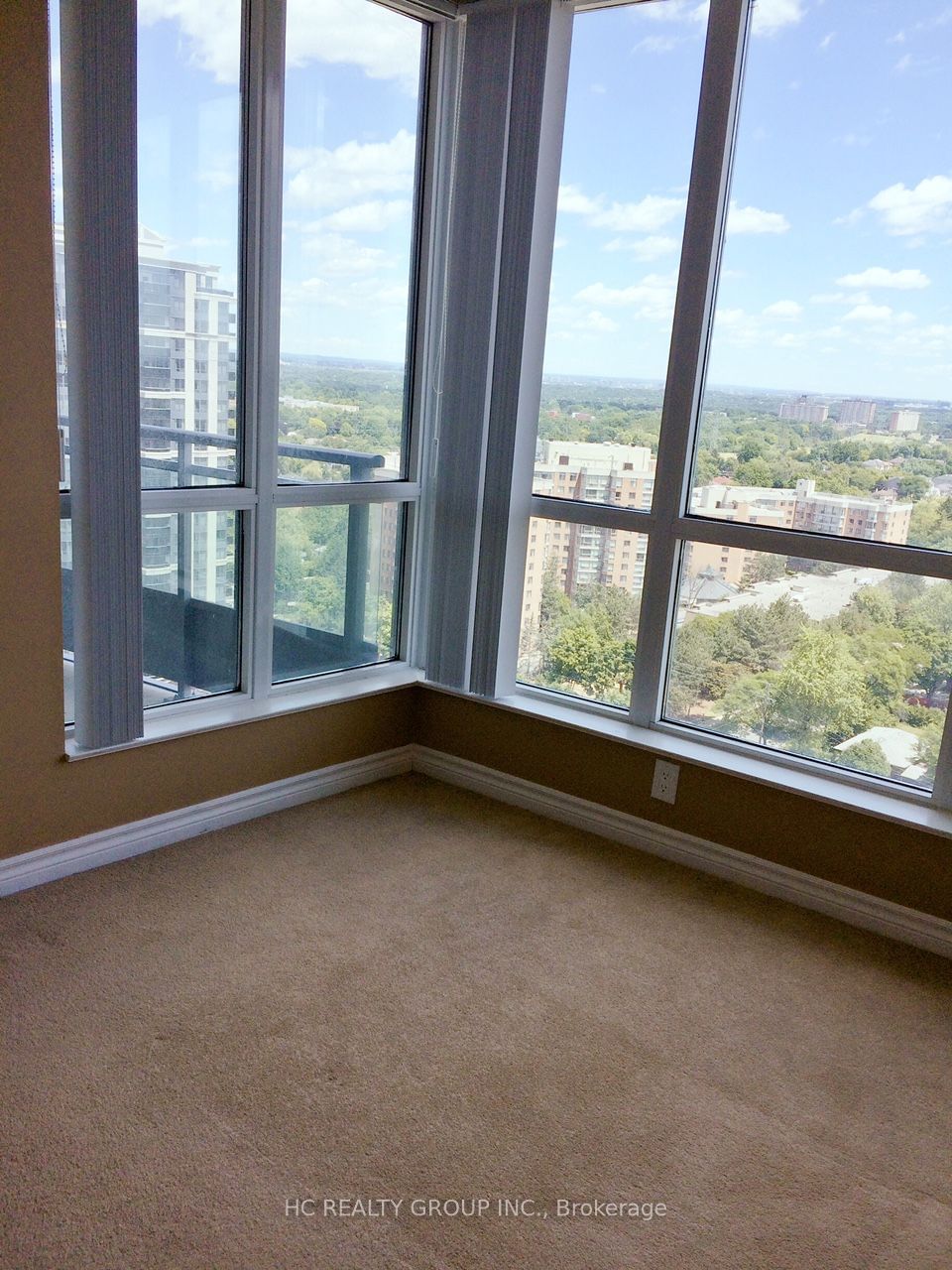 18 Holmes Ave, unit 1815 for rent - image #2