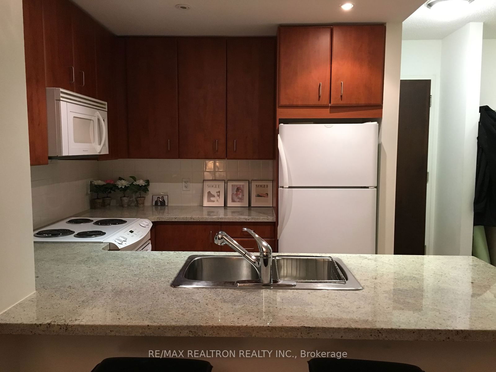 85 Bloor St E, unit 1013 for rent - image #3