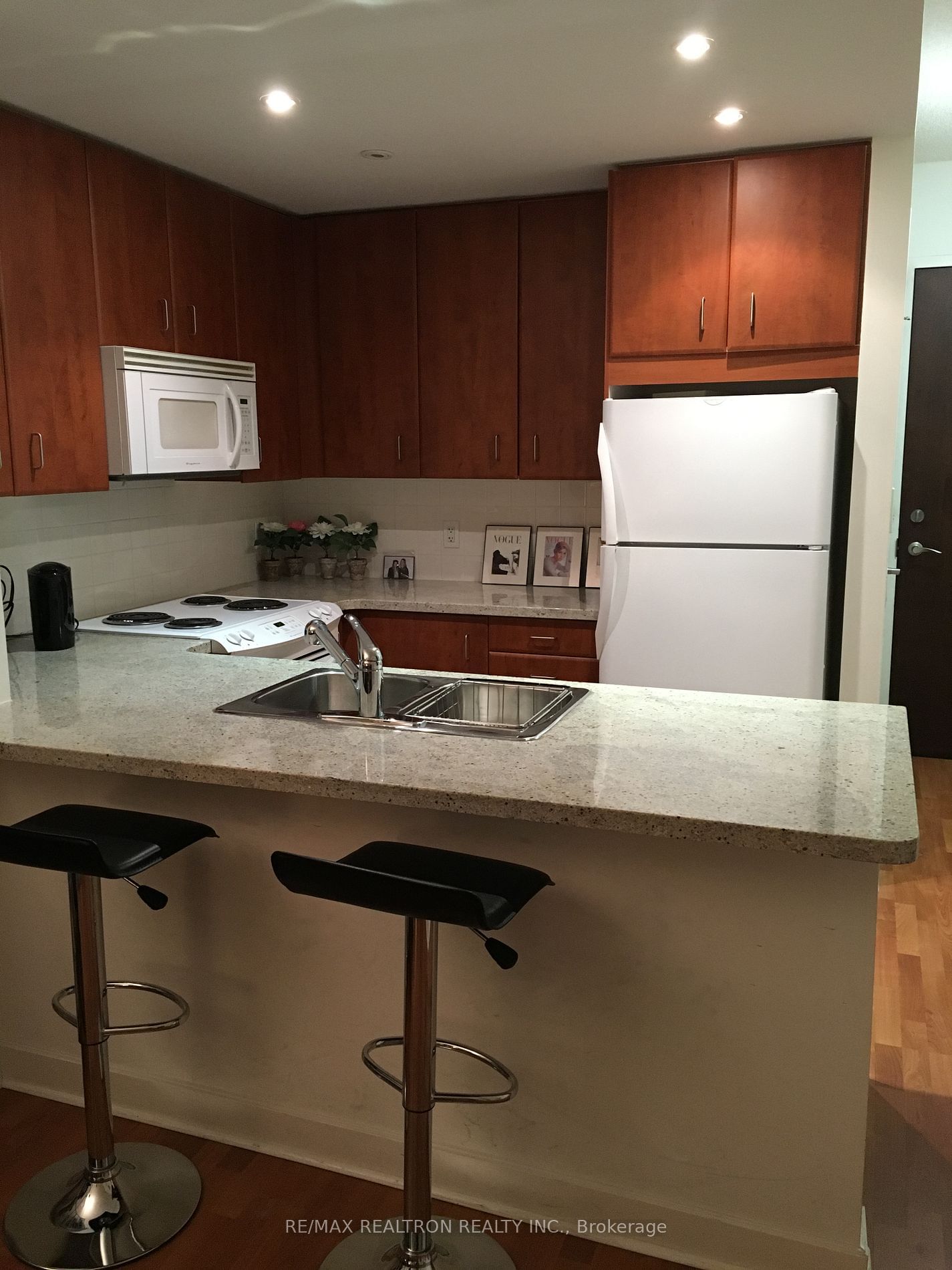 85 Bloor St E, unit 1013 for rent - image #5