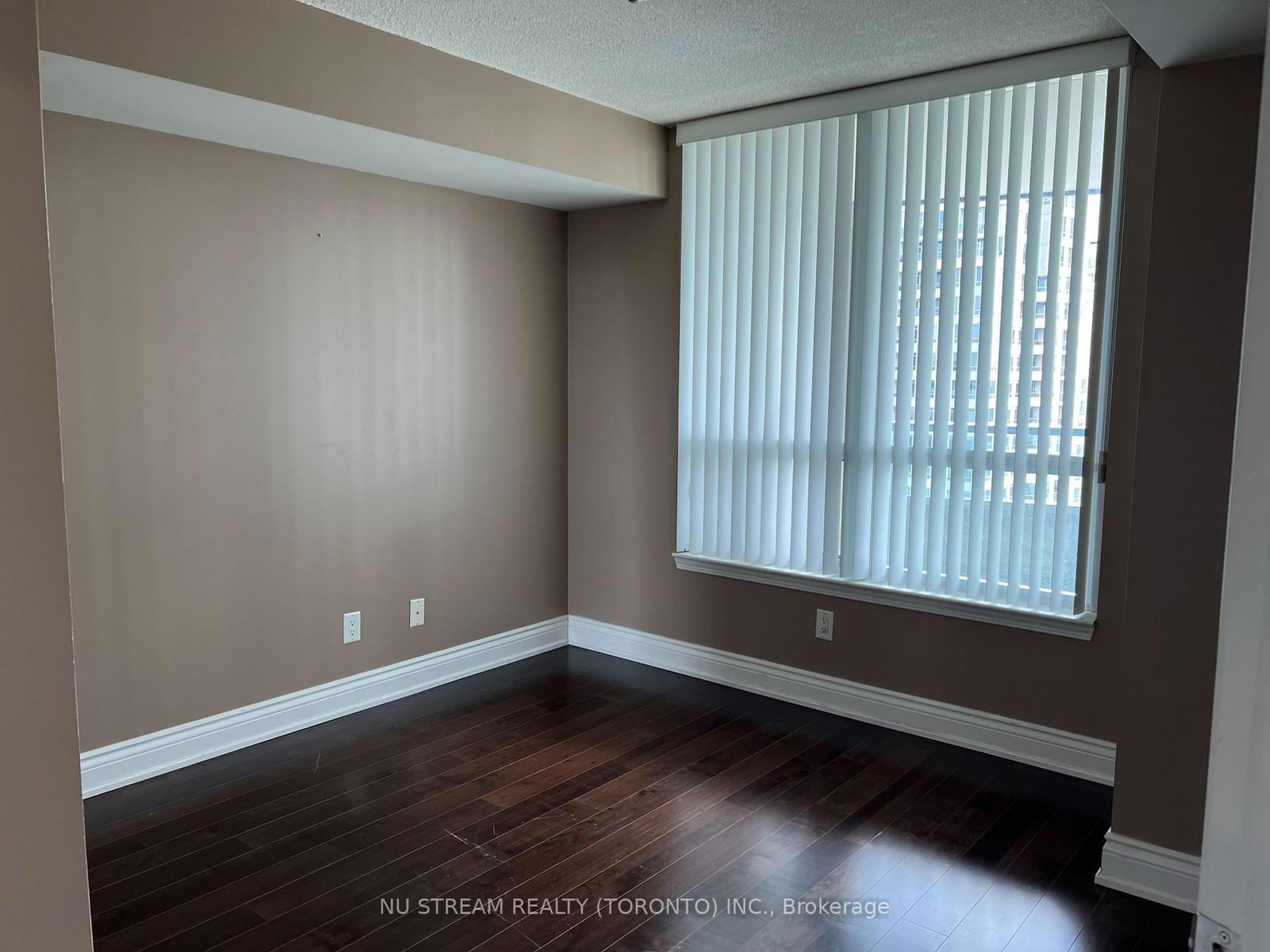 17 Barberry Pl, unit 1304 for rent - image #4