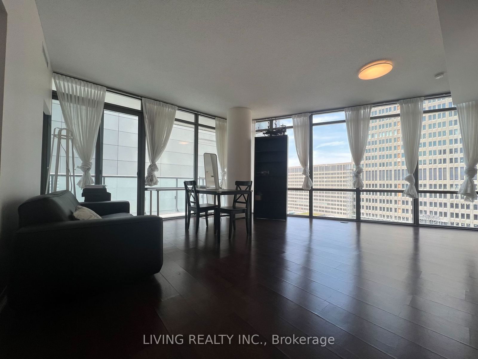 832 Bay St, unit 1303 for sale - image #2