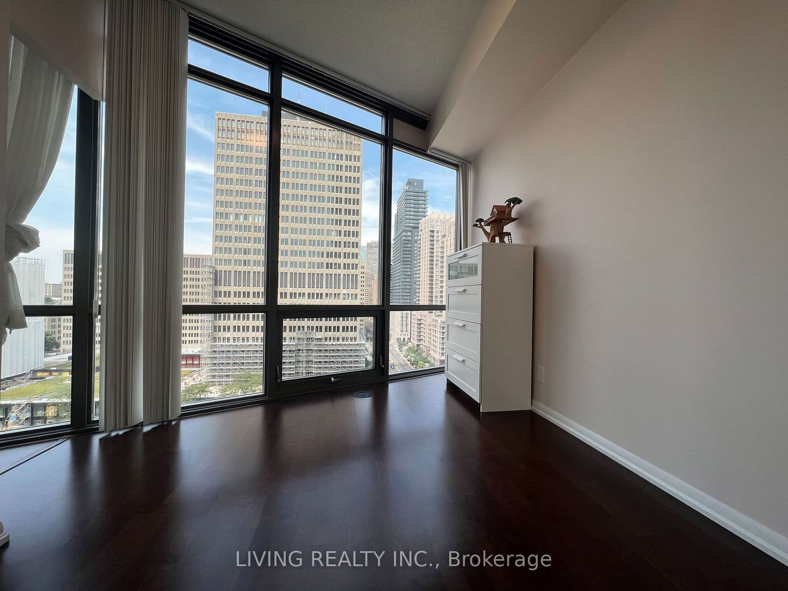 832 Bay St, unit 1303 for sale