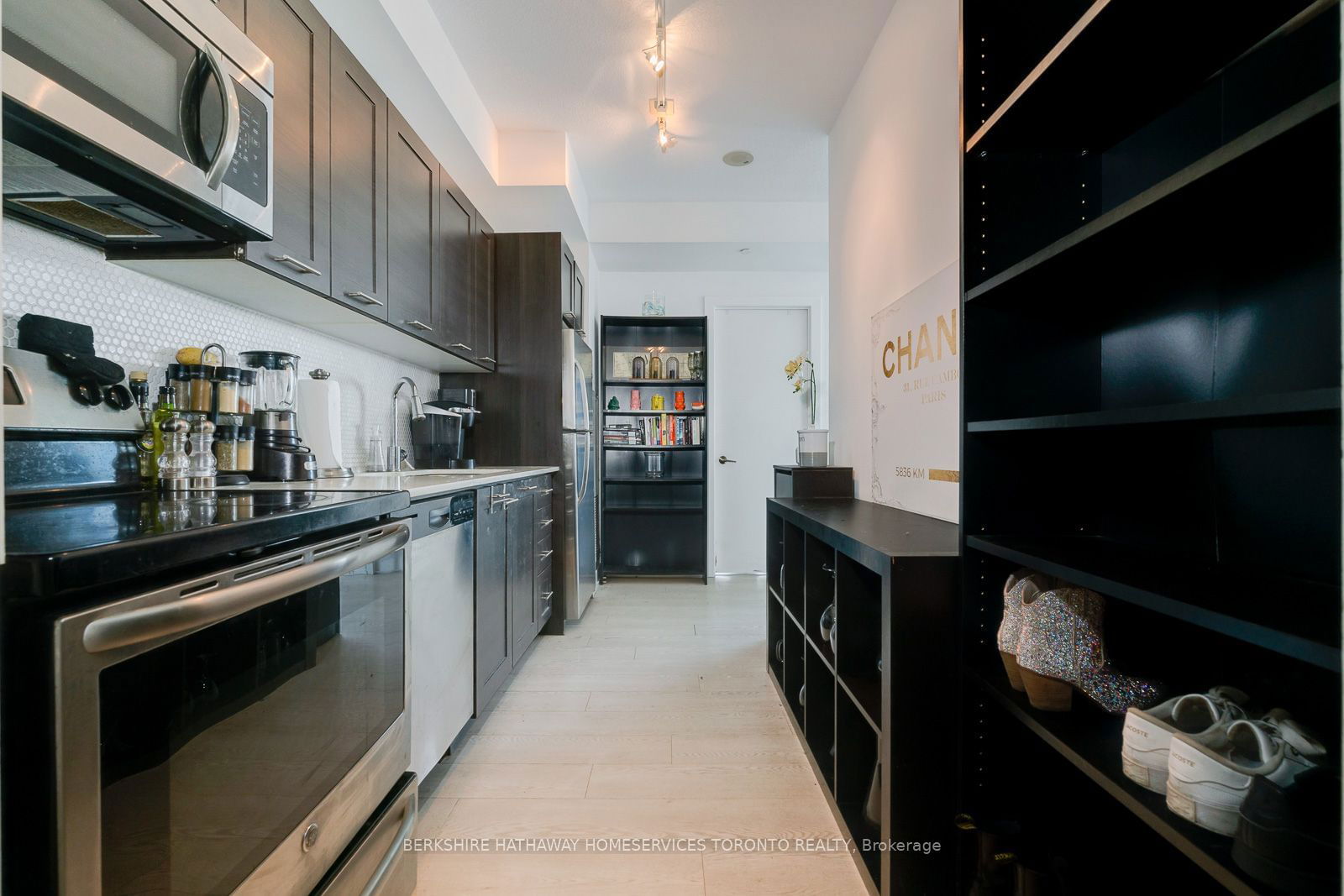 20 Bruyeres Mews, unit 2205 for sale - image #2