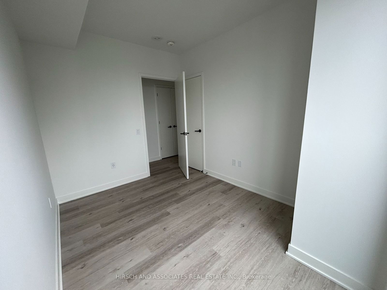 55 Charles St E, unit 3303 for rent